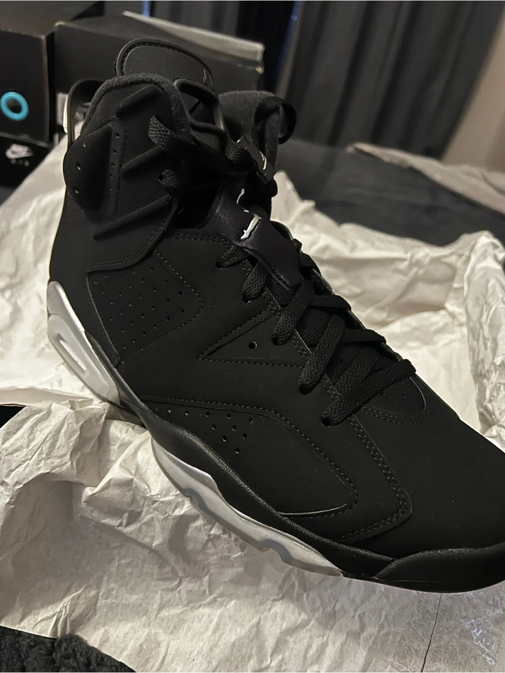Jordan 6 Retro Men's Black and Chrome Mid-Top Sneakers